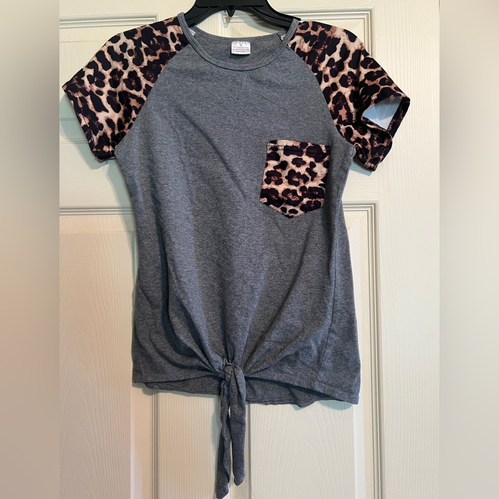 Gray Leopard Print Short Sleeve Tie-Front Top